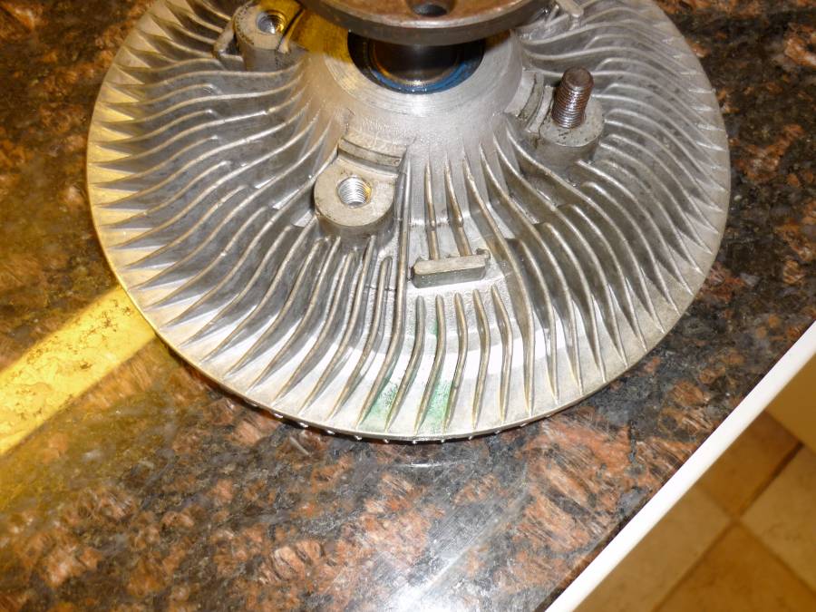 Attached picture 07-04 Cooling.fan clutch w green inspection mark.JPG